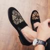 2022 Primavera e Outono Novo Bordado Bordado Brilhante Fosco Sapatos de Couro Fábrica Direto Casual Sapatos Masculinos Estilo Coreano Sapatos de Couro de Grande Tamanho