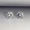 Brincos de Tarraxa com Zircônia em Prata de Lei S925 Brilhante com Seis Garras Design Clássico Simples com Senso de Personalidade Estilo Europeu para Homens e Mulheres