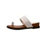 Nuevas chanclas de verano estilo 4 cm de altura que aumentan la estatura, con tira para el dedo del pie, sandalias de dedo de suela plana para mujer, cómodas para usar al salir