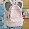 Mochila Fresca Estilo Coreano com Estampa Xadrez e Bolinhas com Acabamento em Renda, Pequena Mochila Escolar para Meninas, Adequada para Alunos do Ensino Fundamental II e Médio, Bolsa para Mulheres que se Deslocam