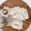 Roupas Infantis Coreanas Ins 2026 Primavera e Outono Conjunto de Algodão Cereja para Bebê Top Camisa de Bebê + Calça Pão Conjunto de Duas Peças