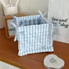 Cesta de armazenamento estilo coreano, com um elegante design de bolinhas verde menta, perfeita para organizar lanches, itens diversos, cosméticos e para armazenamento de mesa.