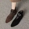 Botines retro estilo francés para mujer, nueva colección otoño/invierno 2026, con punta fina, tacón grueso, forro de felpa y un diseño que combina diferentes materiales para un efecto adelgazante, pareciendo una bota de algodón crudo