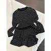 Conjunto de pijama casual a rayas de manga larga con shorts estilo coreano para mujer, nuevo diseño de verano 2026, conjunto de ropa para el hogar elegante y de corte holgado