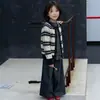 Cárdigan de punto a rayas estilo coreano para niñas, nuevo suéter de moda de otoño 2026, conjunto de dos piezas de pantalones de pierna ancha para niños mayores
