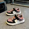 Zapatos de lona de caña baja para niños 2025 primavera y otoño nuevos estilos zapatos para niños zapatillas para niñas suela blanda casual a la moda