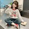 Camiseta de manga larga 100% algodón para niñas, nuevo top a rayas de bloques de color para niños mayores, camiseta básica elegante y versátil de cuello redondo para niños pequeños