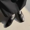Novos Sapatos Rasos Slip-On Redondos de Couro Genuíno Estilo Nicho Retrô, Sapatos de Bruxa Vovó de Pele de Ovelha de Primeira Camada