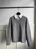 Suéter tipo polo de punto de alta gama, sofisticado, cuello en V, estilo dos piezas falsas, con una elegante vibra "Old Money", corte limpio, estilo para pareja