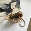 Bolso cubo 2026 nuevo modelo bolso de mujer bolso de mano versátil bolso de hombro cruzado de moda para ir al trabajo comercio exterior en stock al por mayor