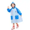 Impermeable infantil con compartimento para mochila, diseñado para preescolar, con ala grande, impermeable y con lindas ilustraciones; ponchos de lluvia para bebé al por mayor