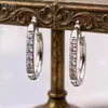 Pendientes Ovelo Color Acero Estilo Coreano Marca C con Tachuelas de Diamante, Acero de Titanio Simple y Lujoso, Nuevo y Delicado Forma de U Seis Diamantes Estilo Retro para el Día a Día