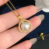 Collar con Colgante Redondo de Circonita Super Brillante Set de Joyería Versátil de Lujo Ligero de Alta Gama Moda Exquisita Aretes de Botón Temperamento para Mujeres