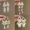 Brincos de Agulha Prata com Diamantes e Pérolas, Design de Borla em Flor, Brincos Estilosos e Luxuosos com um Toque de Alto Padrão