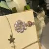 Beleza requintada! Grampo de cabelo com flores salpicadas de strass! Grampo lateral doce de flor com diamante brilhante de alta qualidade, acessórios de cabelo para mulheres