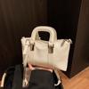 Bolsa de Mão de Design de Nicho Transfronteiriço para Mulheres 2025 Novo Estilo Estilo Estrangeiro Pequena Bolsa Quadrada Casual Tendência Bolsa de Ombro Transversal