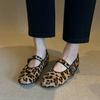 Versão em pele de ovelha ~ sapato Mary Jane feminino de camurça com estampa de leopardo, cabeça redonda retrô nicho, fivela de um caractere, boca baixa, sapato de camada única versátil, moda feminina