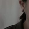 Nuevos pendientes pequeños personalizados con símbolo de dinero 2023 para hombres y mujeres Retro Hong Kong Modernos simples pendientes que no se decoloran estilo frío
