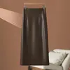 Nueva Falda de Cuero Otoño e Invierno 2026 para Mujer, Falda de Piel de Oveja de Cintura Alta Adelgazante que se Ajusta a la Cadera, Elegante y Sexy de Longitud Media