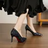 Sapatos de salto alto 9169 com sola vermelha, scarpins femininos de bico fino e salto agulha, sapatos pretos com lantejoulas para festas em boates, sapatos femininos sexy para eventos anuais