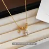 2026 Nuevo Collar con Colgante Cuadrado de Zirconia para Azúcar con Perlas Doradas para Mujer Cadena para Clavícula de Lujo Ligero Gama Alta Nicho Accesorios