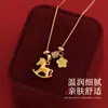 Novo Colar de Cavalo de Madeira Dourado com Areia Estilo Chinês Antigo, Corrente Elegante de Suéter de Alto Padrão, Acessório Versátil de Nicho