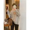 ¡Estilo Coreano para un Look Juvenil! Camiseta de Manga Larga con Cuello Redondo y Bordado de Letras para Mujer, Nueva Moda Invierno 2025, Top Holgado y Versátil