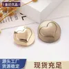 Botões Metálicos em Forma de Coração Costurados à Mão para Casacos de Lã, Jaquetas, Ternos e Trench Coats Elegantes e Requintados