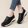 Sapatos Versáteis Antiderrapantes de Solado Grosso Macio para Mulheres de Meia-Idade e Idosas, Confortáveis e Que Aumentam a Altura para Uso Diário, Slip-On