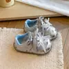 Zapatos para Niña 2026 Otoño Nuevo Estilo Zapatos Deportivos Plateados con Moño para Niños Zapatos de Princesa Suela Suave Zapatos Forrest Gump para Bebé