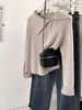 Cardigan de Tricô com Gola Irregular Cruzada, Zíper Duplo, Design Sense, Suéter Jaqueta de Nicho Feminino Outono Inverno 2026