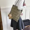 Bolsa Tote Suede Poá Preguiçosa Estilo Coreano para Mulheres Retro Outono/Inverno Versátil Grande Capacidade Leve para o Dia a Dia Bolsa de Ombro Único