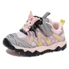 Sapatos versáteis para meninas para primavera e outono de 2026, novos tênis esportivos infantis, tênis macios de menina Kuromi, modernos para crianças mais velhas