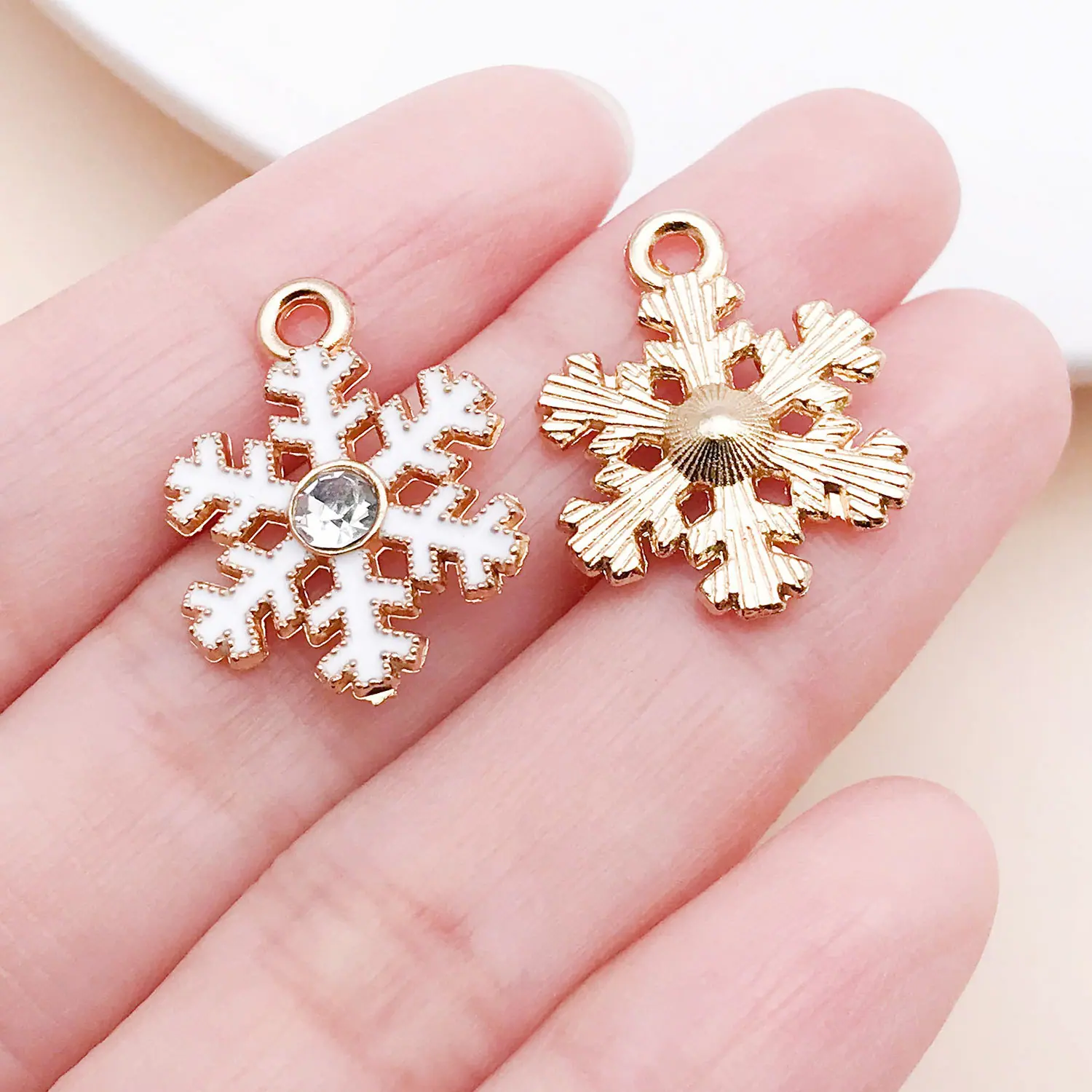 24968-XP-白色滴油锌合金圣诞节雪花22x17x4mm