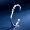 Venta caliente transfronteriza Europa y Estados Unidos personalidad geométrica giro diamante pulsera pulsera hombres y mujeres lisa pulsera abierta venta al por mayor
