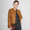 Jaqueta de couro genuíno autêntica para mulheres, coleção outono/inverno 2026, jaqueta curta estilo coreano, cool e chique, jaqueta de pele de carneiro, moderna