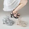 Zapatillas elegantes y sofisticadas, un imprescindible para las mujeres profesionales en su trayecto al trabajo, calzado de mujer 2026, un estilo popular que irradia encanto, modernidad y versatilidad