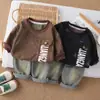 Nuevo Conjunto de Dos Piezas con Chaqueta Estampada de Mariposas para Bebés y Niños Primavera y Otoño 2025 Venta al por Mayor Directa de Fábrica