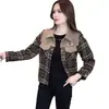Chamarra de franela gruesa con retazos de cuadros y bloques de color, abotonada, con bolsillos tridimensionales, top estilo commuter de moda para otoño e invierno para personas petite