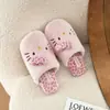 Chinelos de pelúcia da Hello Kitty, chinelos de casa genuínos da Sanrio, chinelos de algodão femininos