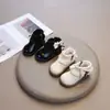 Novos Sapatos de Princesa para Bebê Menina Outono e Inverno Sapatos Meia com Laço Infantil Sapatos para Caminhada de Bebê Sapatos de Couro para Meninas Sapatos para Crianças Pequenas