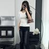 Top Blanco con Hombros Descubiertos, Cintura Ajustada, Cuello en V, Manga Corta, Verano, Ajustado, Capa Base, Básico, Fácil de Llevar, Camiseta Trendy para Mujer
