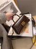 Bolso cuadrado pequeño con cierre tridimensional, nuevo bolso bandolera de alta gama de nicho 2024, bolso pequeño exquisito para mujer