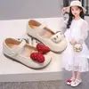 Zapatos Mary Jane de Moda Dulce para Niños Estilo Otoño 2026 Dibujos Animados Niña Pequeña Color Sólido Suela Suave Zapatos de Piel Cómodos Zapatos Casuales
