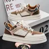 Sapatos Masculinos Primavera 2026 Novos Tendência Versátil Esportivo Casual Tênis Marca de Moda de Alta Gama Estiloso Sapatos Brancos