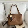 Bolso Grande de Mano de Color Contrastante Retro para Mujer 2025 Nuevo Bolso Tote de Nicho para Viajes Cotidianos Bolso de Hombro Moderno y Versátil