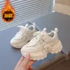Zapatillas de papá para niños, nuevos modelos de otoño e invierno, zapatillas deportivas para niños y niñas, suela suave antideslizante, ligeras, forradas de felpa, zapatos blancos cálidos