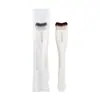 Brocha de base de doble punta en forma de media luna y espátula 2 en 1 premium, no absorbente, ligera, sin rayas, cerdas suaves, herramienta de pincel de maquillaje para principiantes