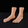 Modelo de Pie Femenino Color de Piel Esmalte Zapatos Planos Suela Cinco Dedos Calcetines Pantuflas Sandalias Exhibición Modelo de Pie Pie Suave Transmisión en Vivo Modelo de Pie