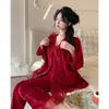 Popular conjunto de pijama de tres piezas de encaje puro y sexy para otoño e invierno, de terciopelo de diamante de manga larga, ropa de casa cálida y cómoda